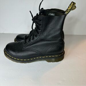 Dr. Martens 1460 Pascal Virginia leather boots in black Size 7
